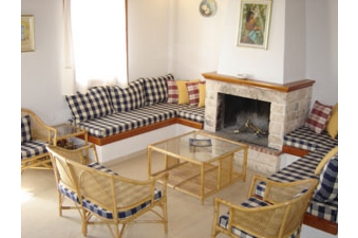 Grecia Privát Agios Adrianos, Esterno